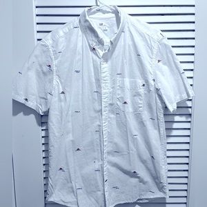 Men’s Medium Slim Fit GAP Shirt